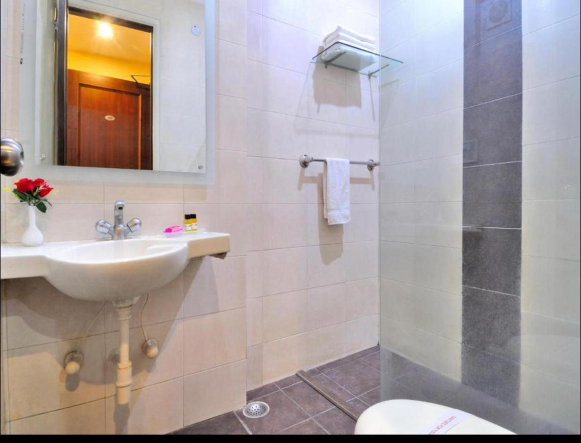 The Aster Karol Bagh Homely Atmosphere New Delhi Exterior photo
