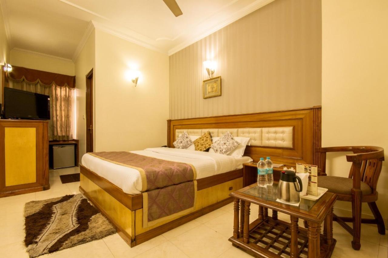The Aster Karol Bagh Homely Atmosphere New Delhi Exterior photo
